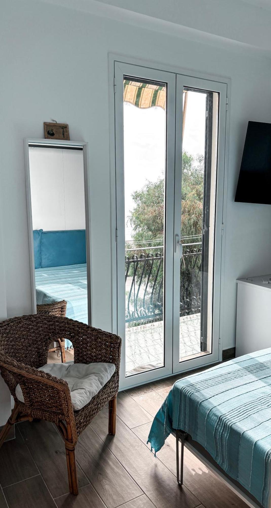 Bilocale Affacciato Sullo Stretto Appartement Messina Buitenkant foto