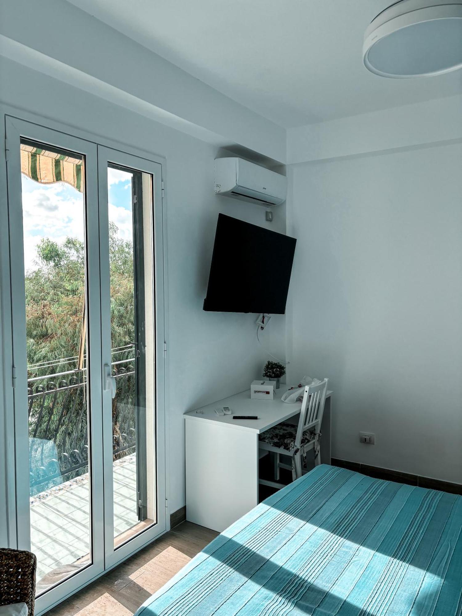 Bilocale Affacciato Sullo Stretto Appartement Messina Buitenkant foto